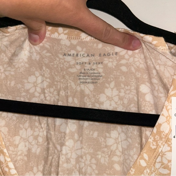 American Eagle Soft & Sexy Floral Shirt Small NWT - Picture 3 of 4